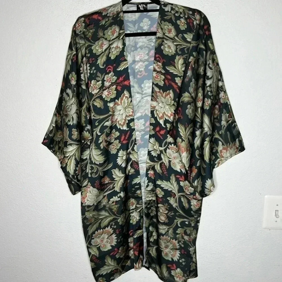 costurero real Sweaters - Costurero Real kimono Forest green and beautiful flowers
